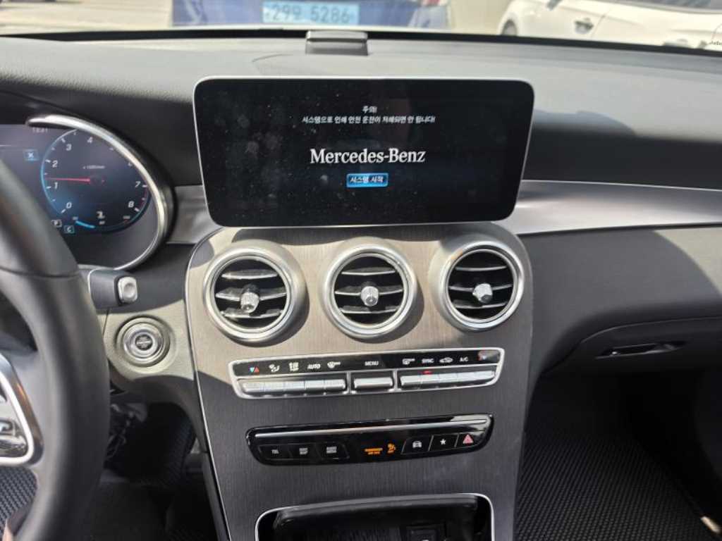 Mercedes Benz GLC Class - Vista 11
