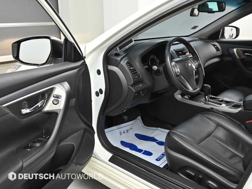 Nissan Altima - Vista 11
