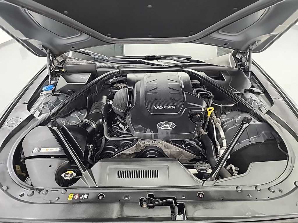 HYUNDAI Genesis - Vista 5