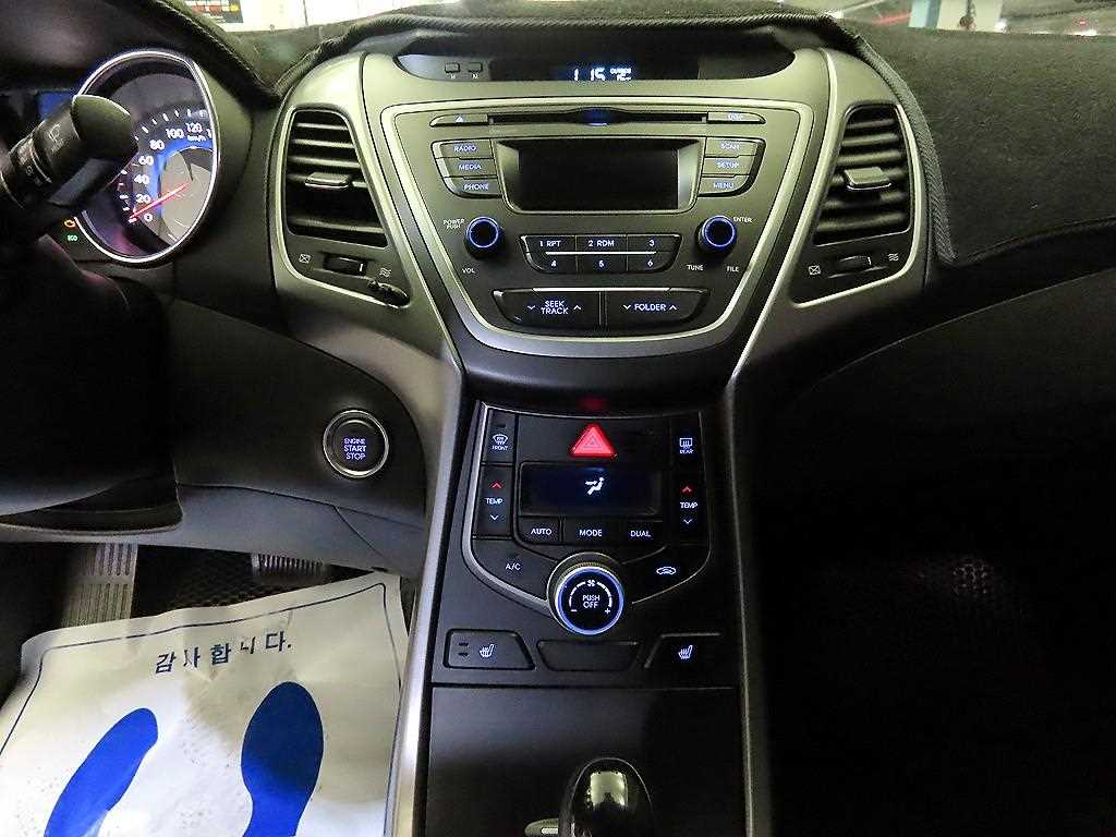 HYUNDAI Avante - Vista 11