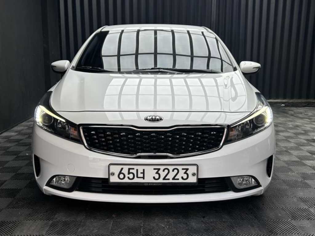 KIA K3 2018 Blanco - Importación desde Corea - HF Imports Iquique - Foto 1