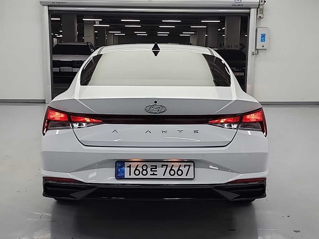 HYUNDAI Avante - Vista 3