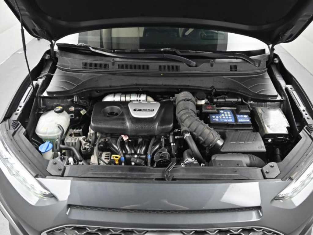HYUNDAI Kona - Vista 7