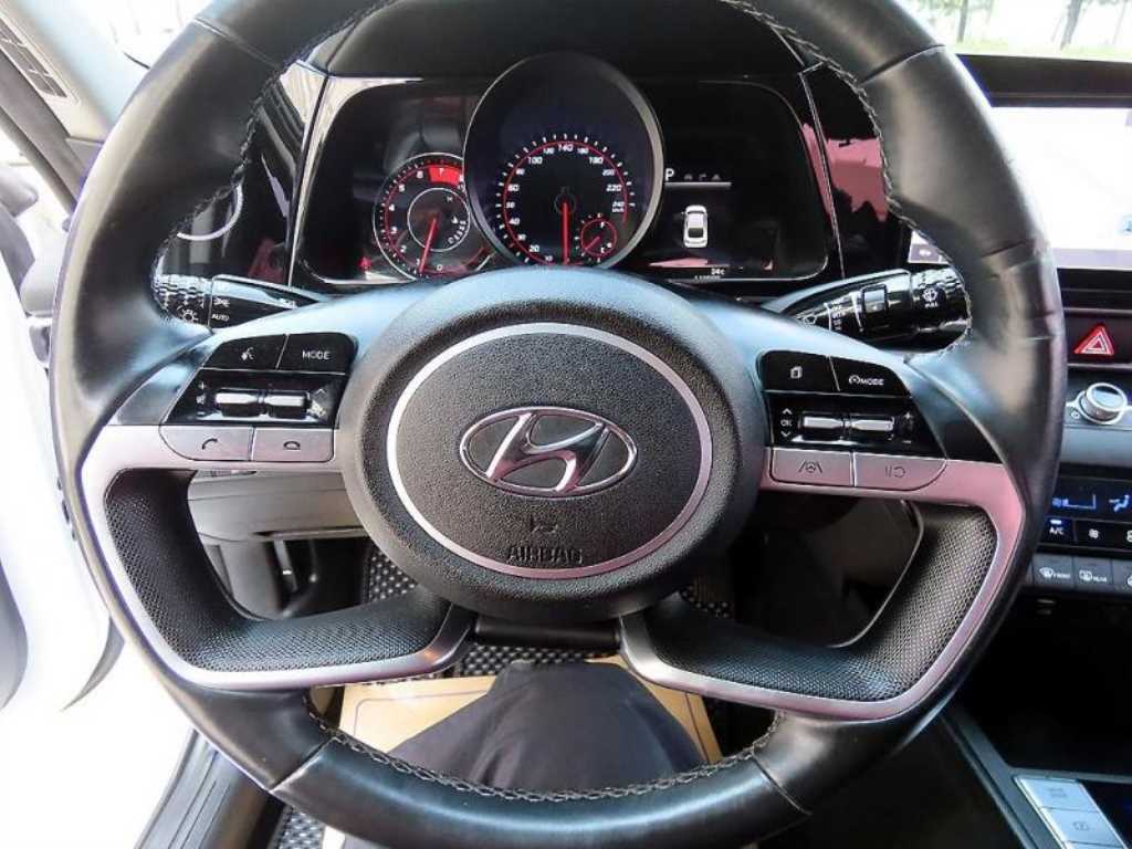 HYUNDAI Avante - Vista 8