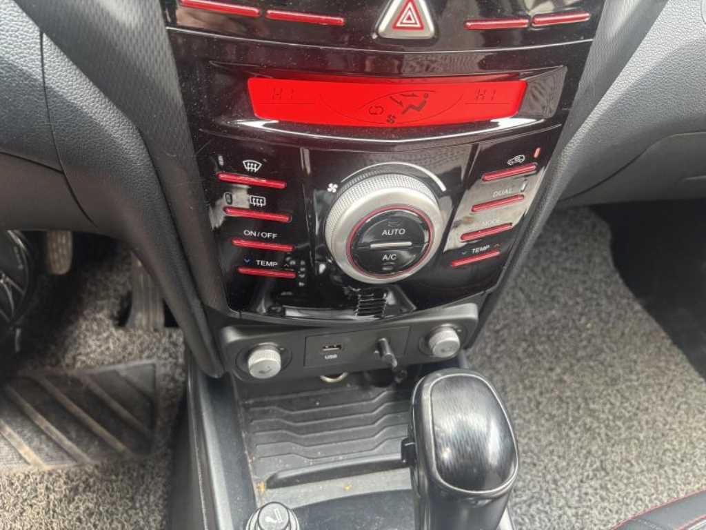 Ssangyong Tivoli - Vista 10