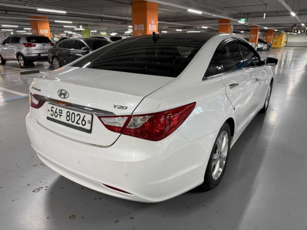 HYUNDAI Sonata - Vista 3