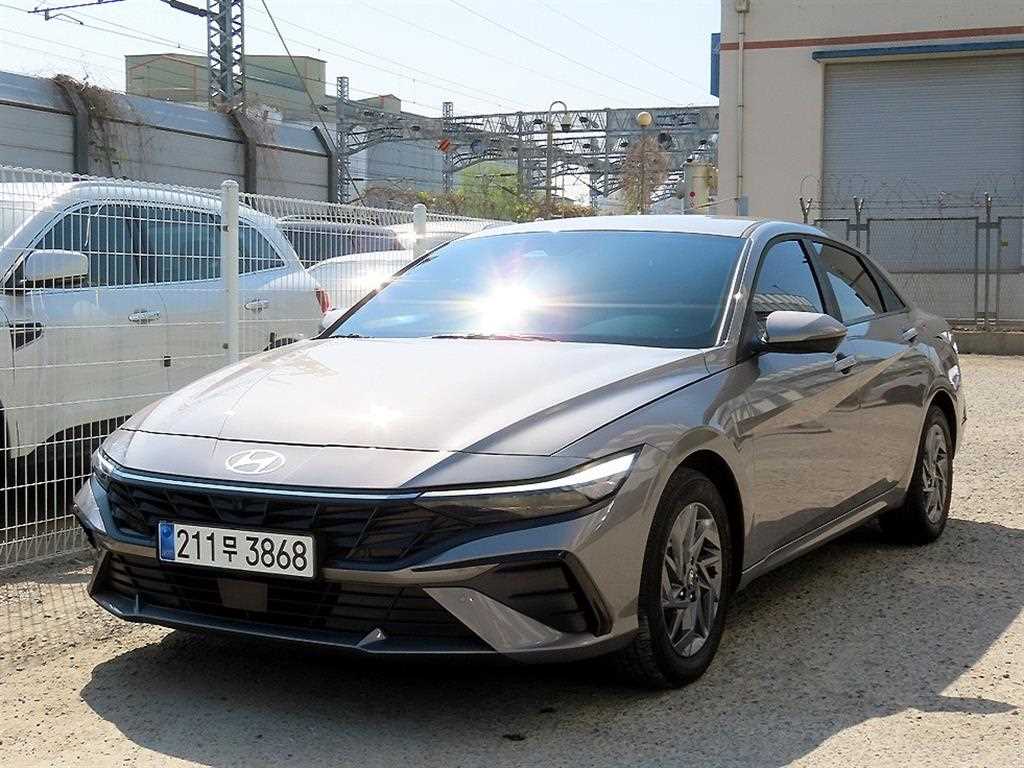 HYUNDAI Avante - Vista 2