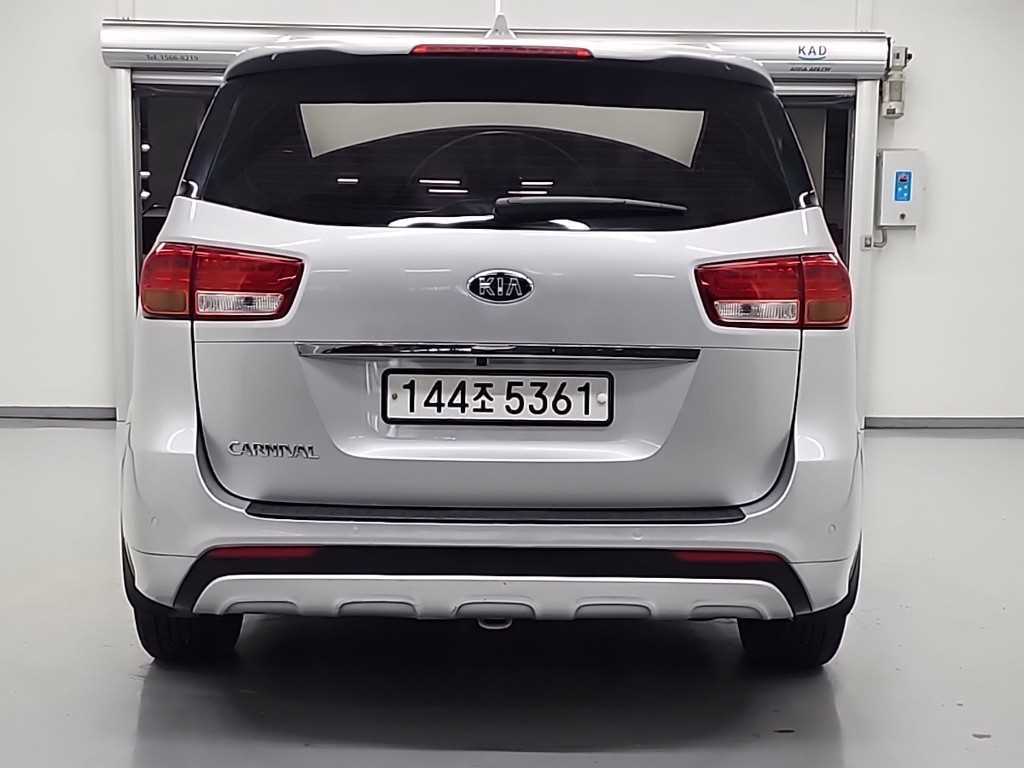 KIA Carnival - Vista 3