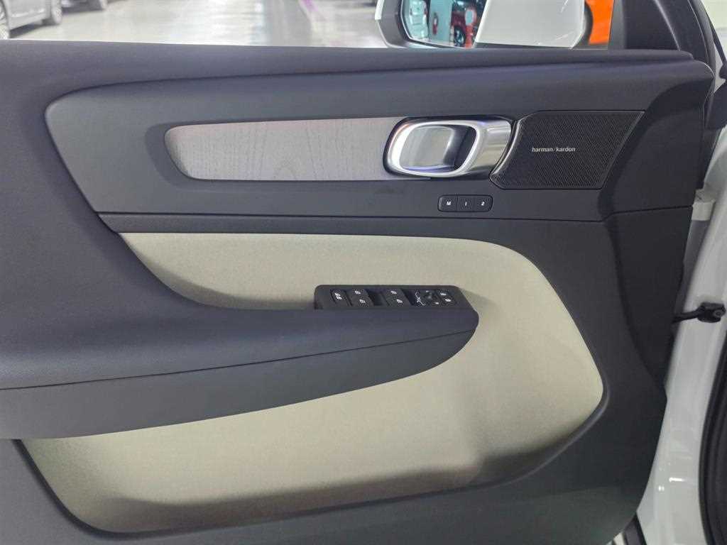 Volvo XC40 2023 Blanco - Importación desde Corea - HF Imports Iquique - Foto 16