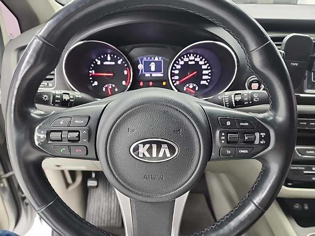 KIA Carnival - Vista 9