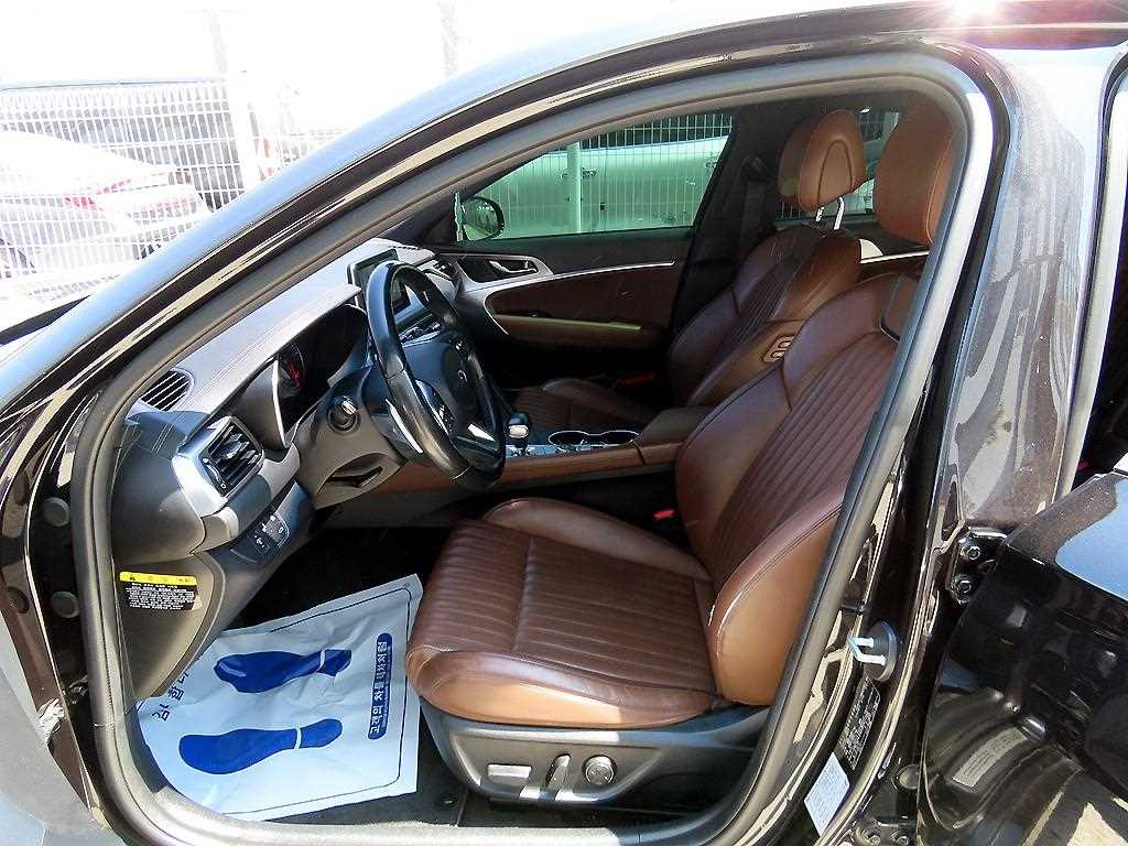 Genesis G70 - Vista 5