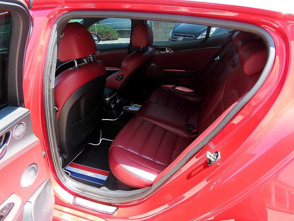 KIA Stinger - Vista 6