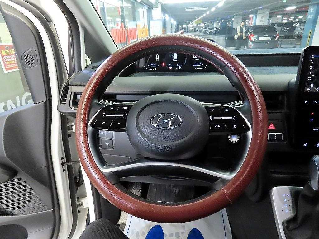 HYUNDAI Staria - Vista 8