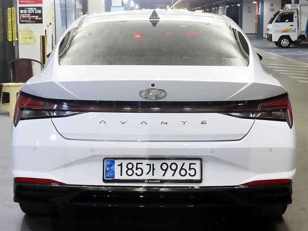 HYUNDAI Avante - Vista 5