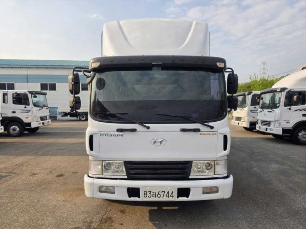 medium and large cargo truck - Vista 5