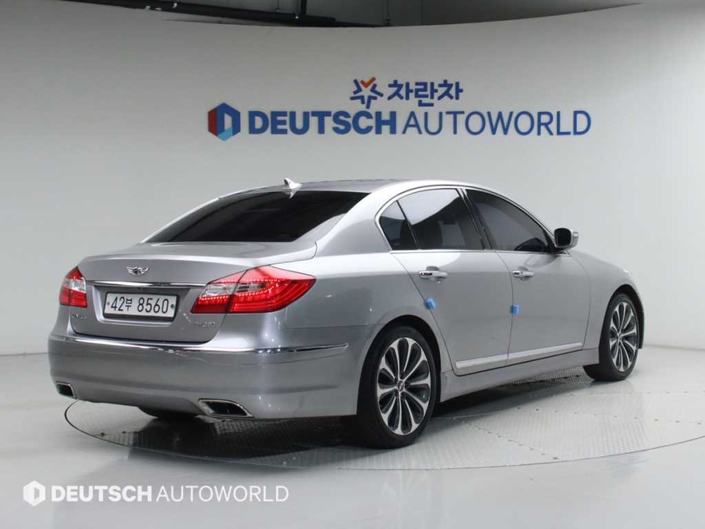 HYUNDAI Genesis - Vista 2