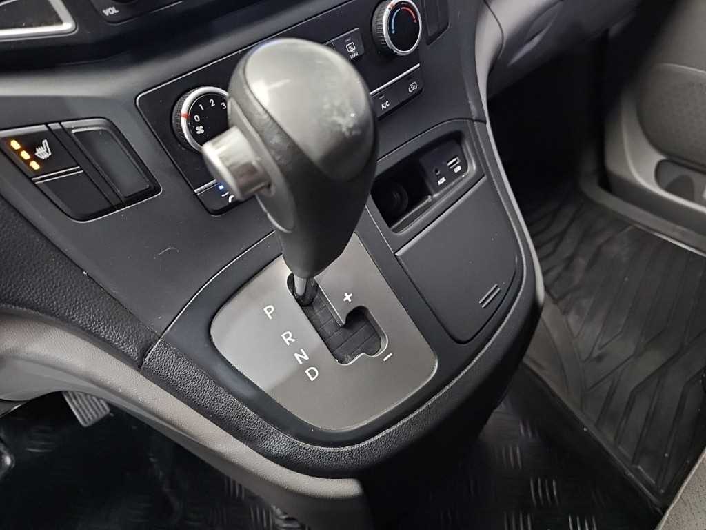 HYUNDAI Starex - Vista 8