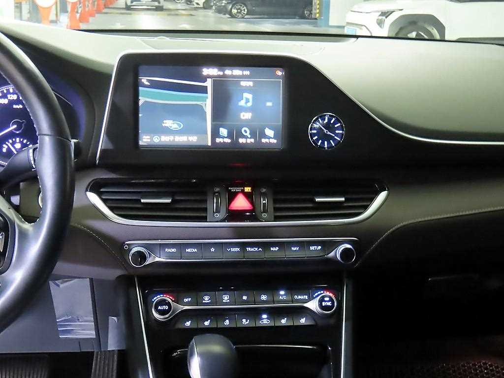 HYUNDAI Grandeur - Vista 11