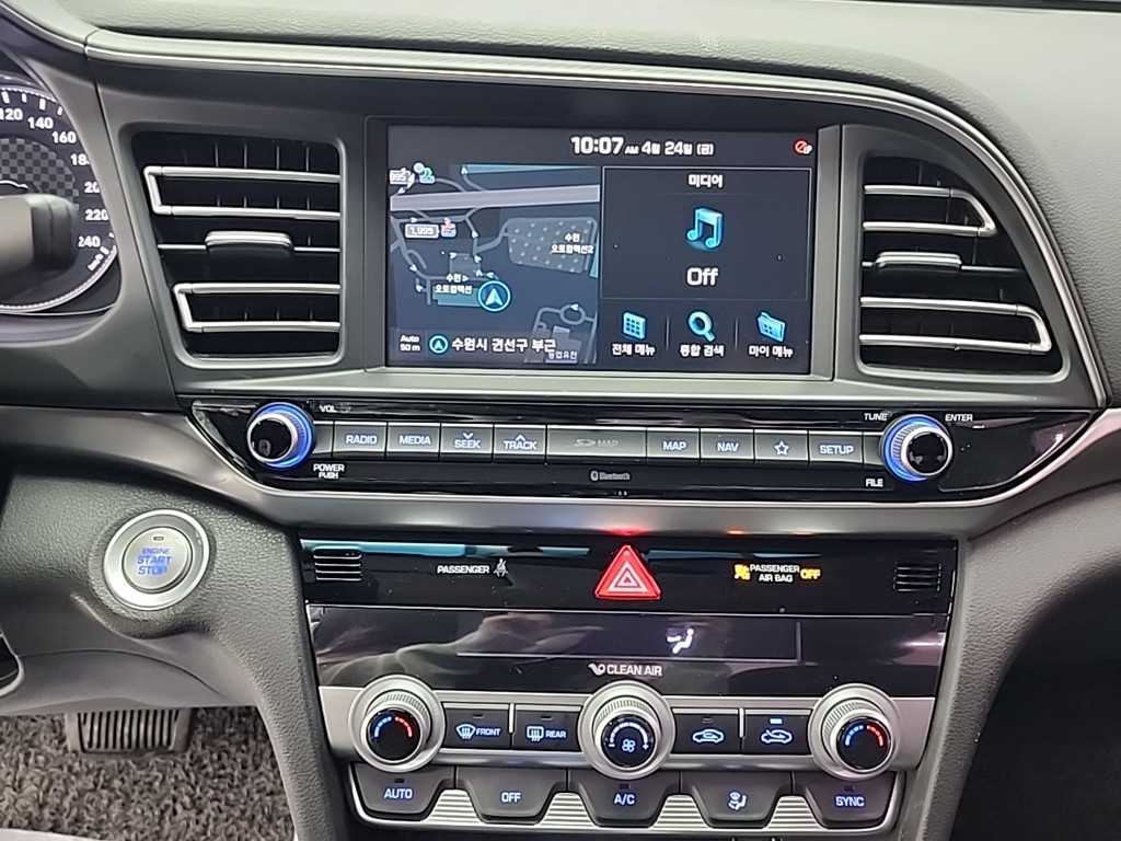 HYUNDAI Avante - Vista 10