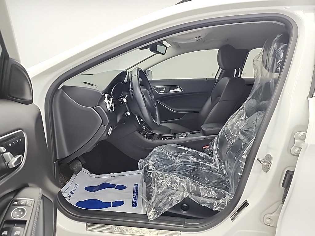 Mercedes Benz GLA Class - Vista 11