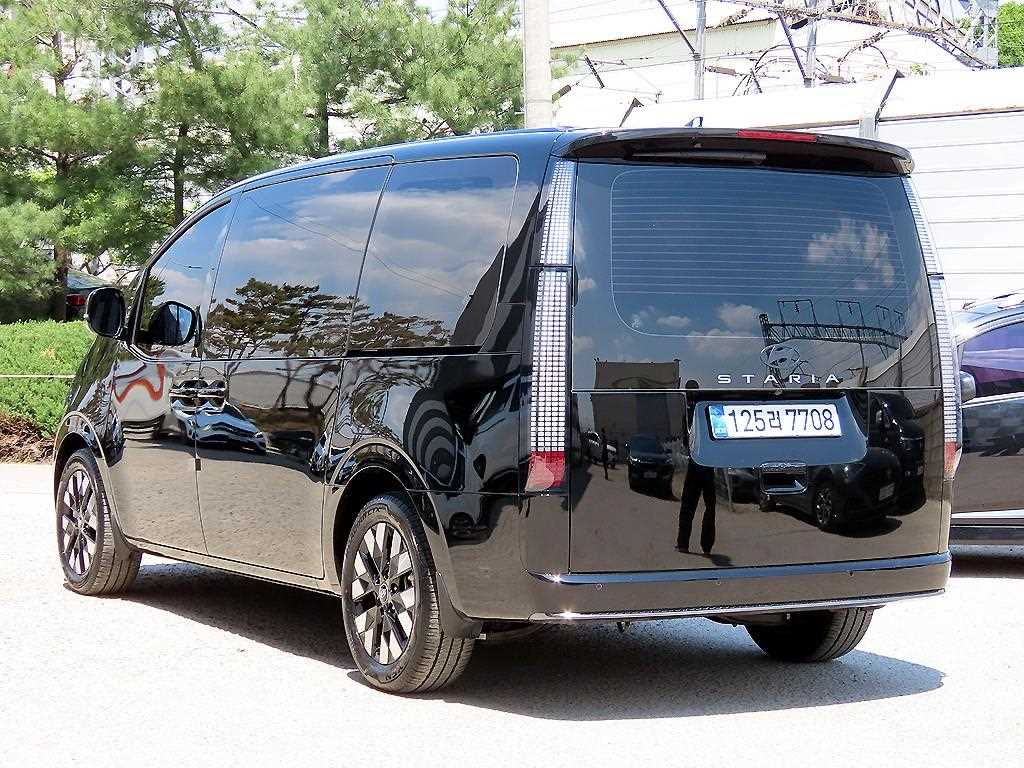 HYUNDAI Staria - Vista 3