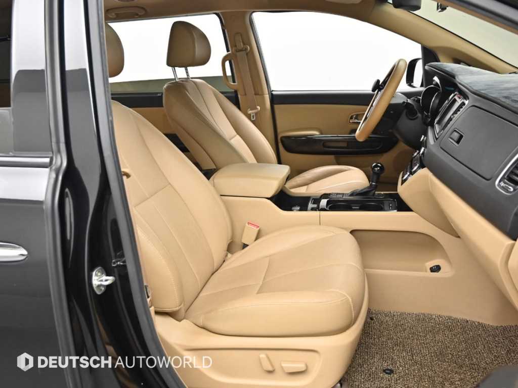 KIA Carnival - Vista 10