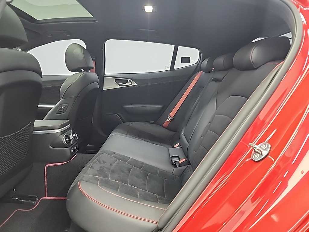 KIA Stinger - Vista 12