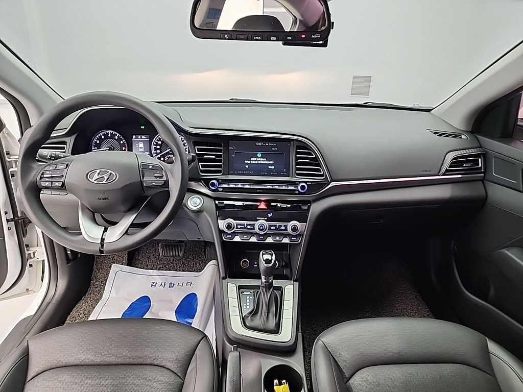 HYUNDAI Avante - Vista 7