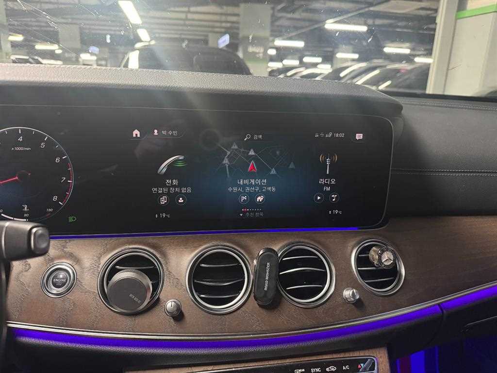 Mercedes Benz E class - Vista 5