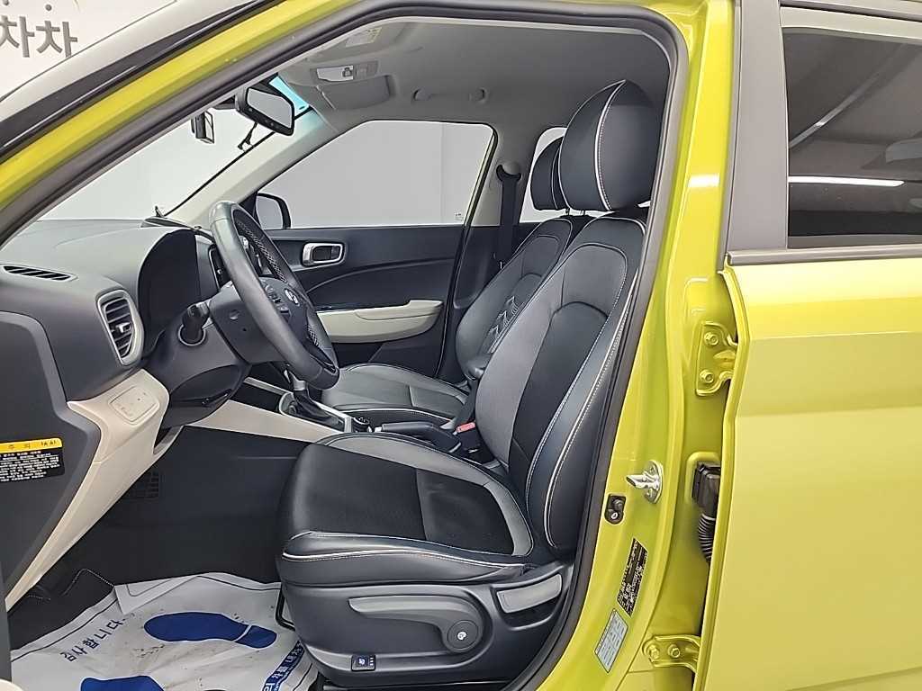 HYUNDAI Venue - Vista 11