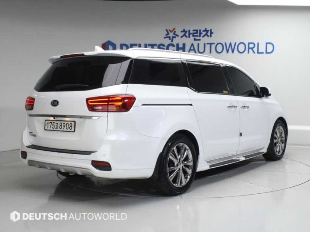 KIA Carnival - Vista 2
