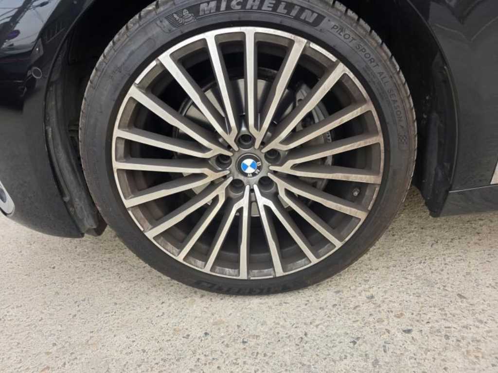 BMW 7 Series - Vista 5