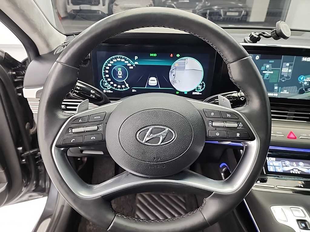 HYUNDAI Grandeur - Vista 9