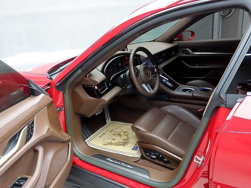 Porsche Taycan - Vista 5