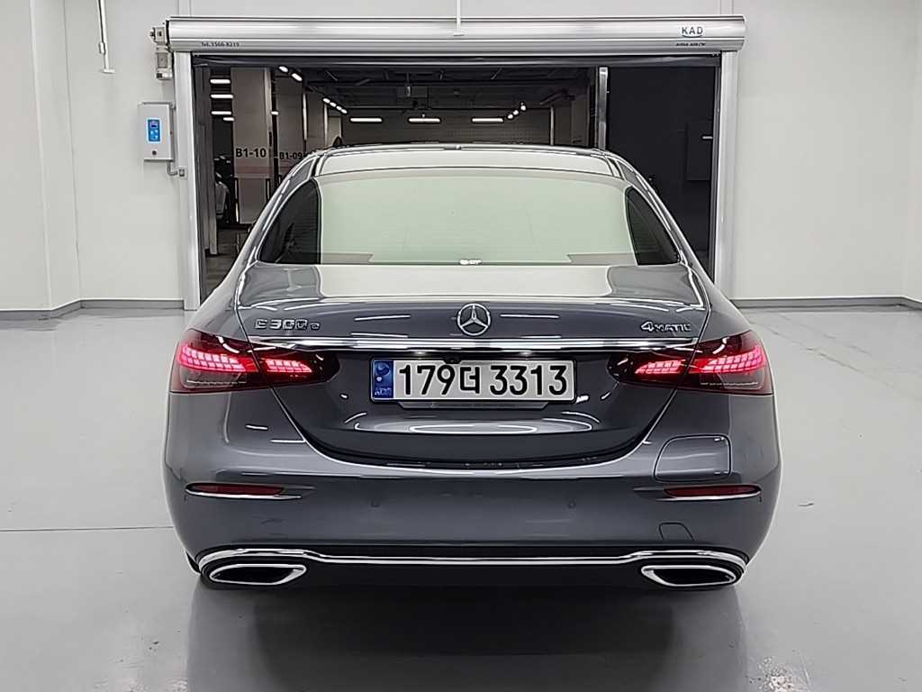 Mercedes Benz E class - Vista 3