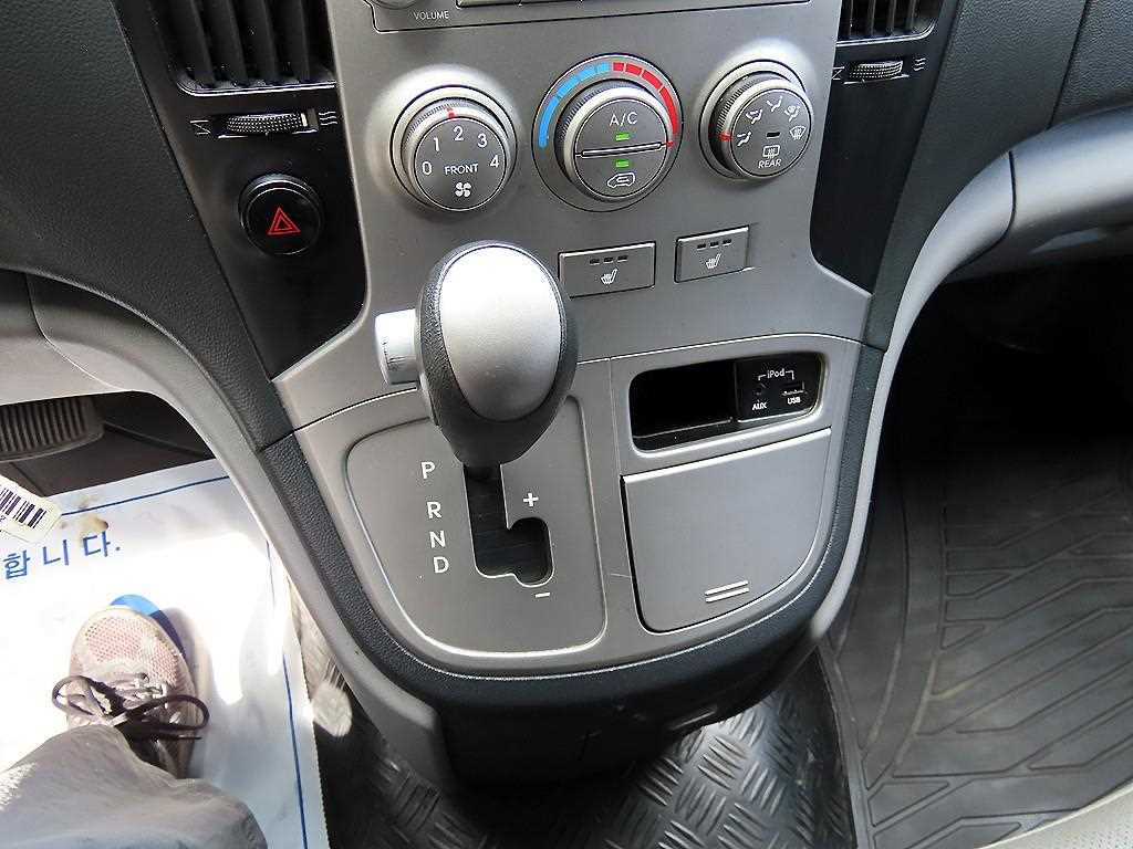 HYUNDAI Starex - Vista 10
