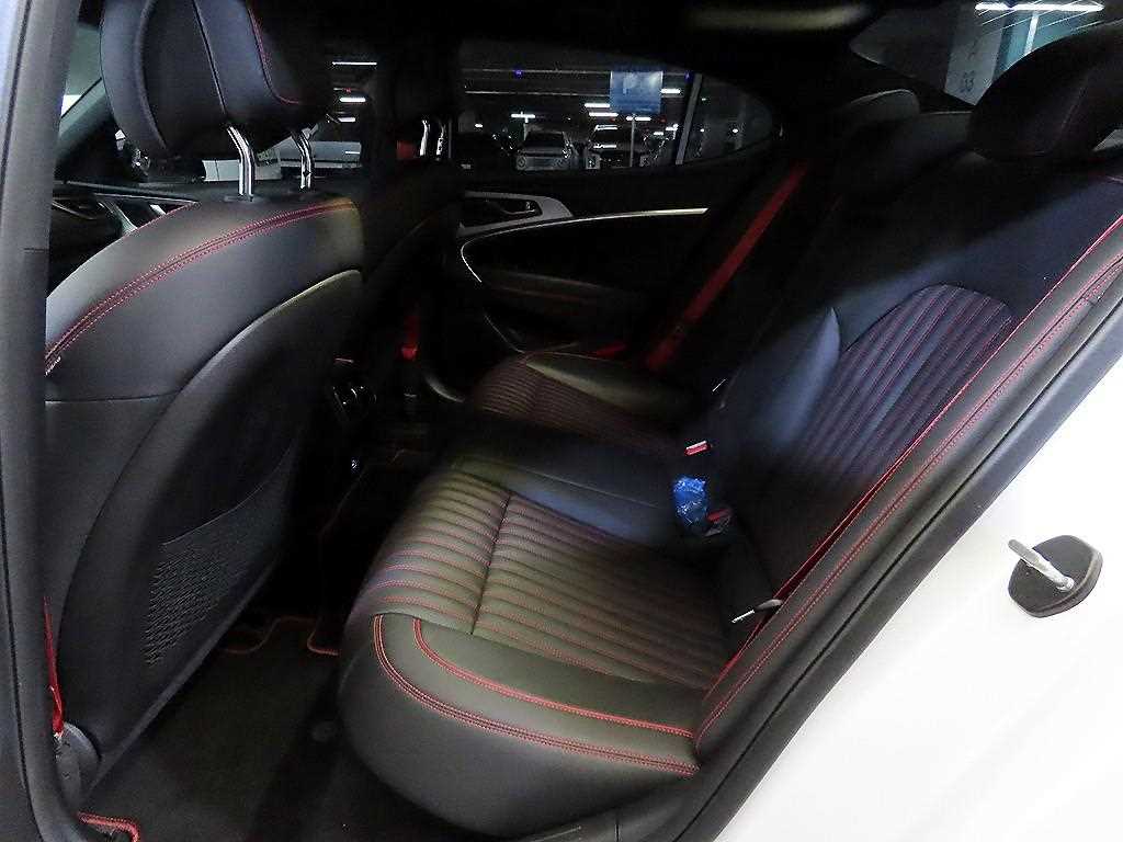 Genesis G70 - Vista 7