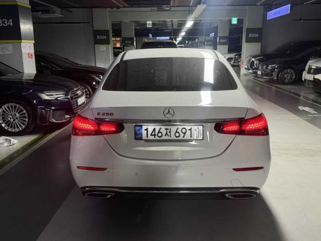 Mercedes Benz E class - Vista 3