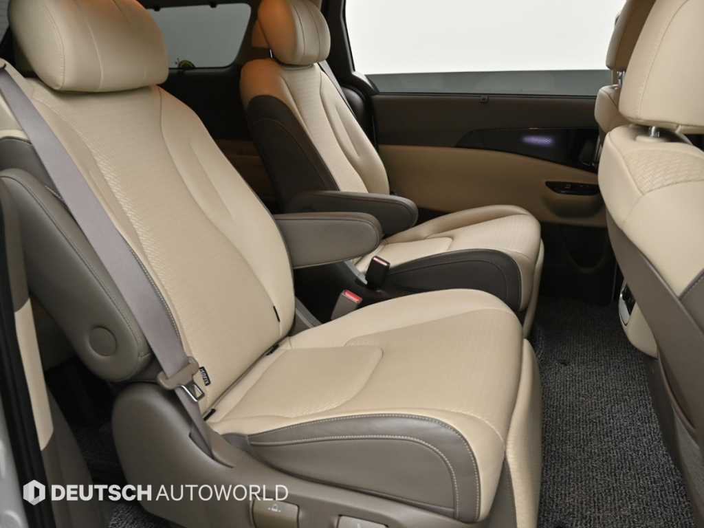 KIA Carnival - Vista 12