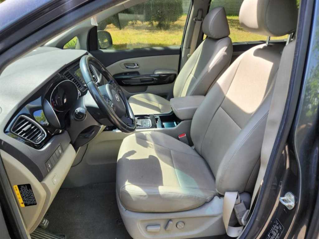 KIA Carnival - Vista 6