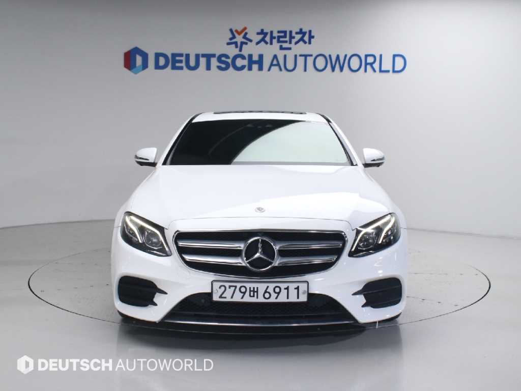 Mercedes Benz E class - Vista 3