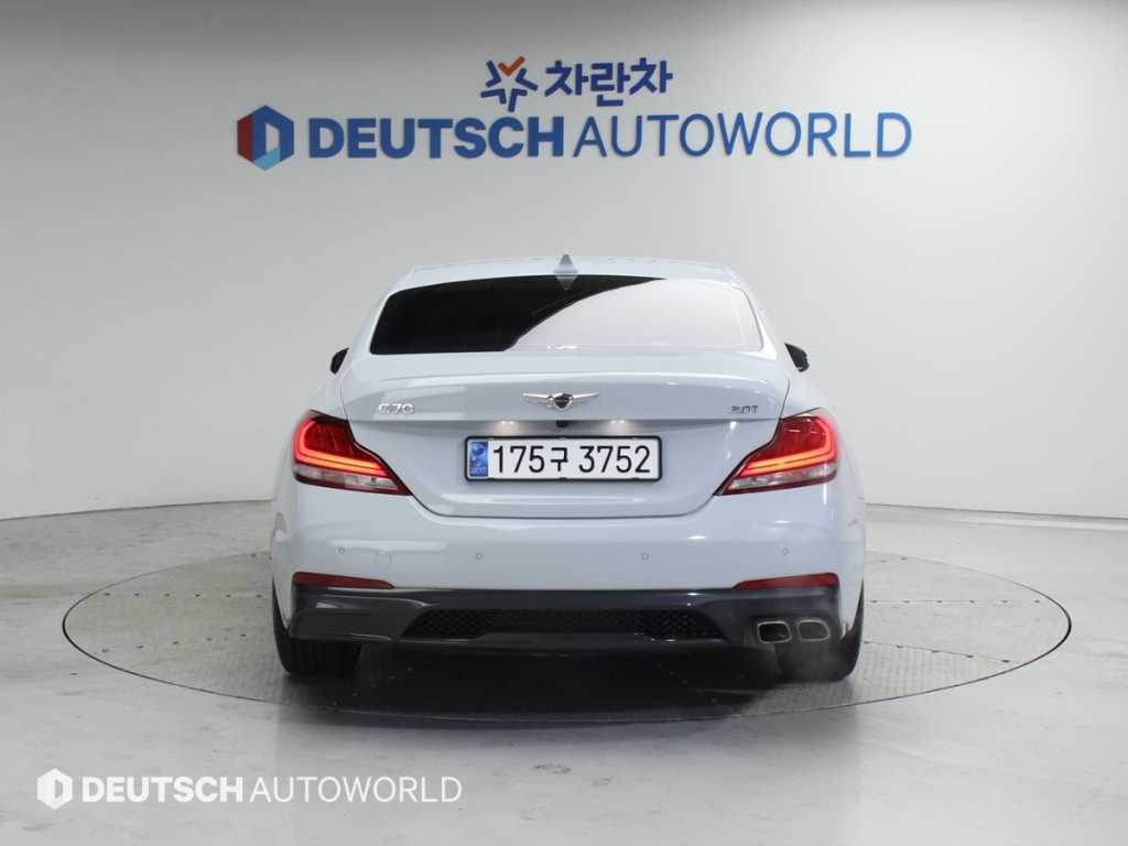 Genesis G70 - Vista 4