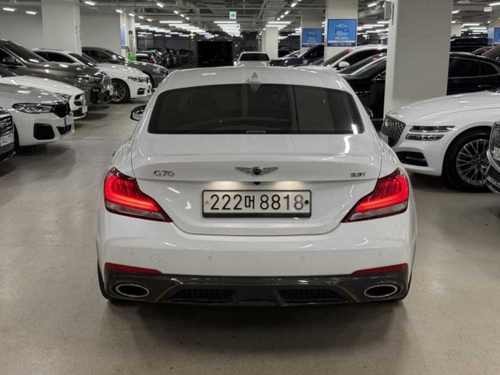 Genesis G70 - Vista 8