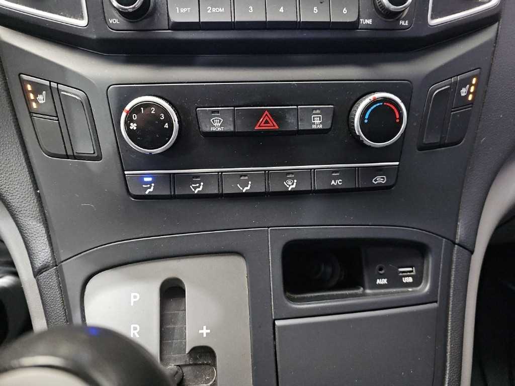 HYUNDAI Starex - Vista 10