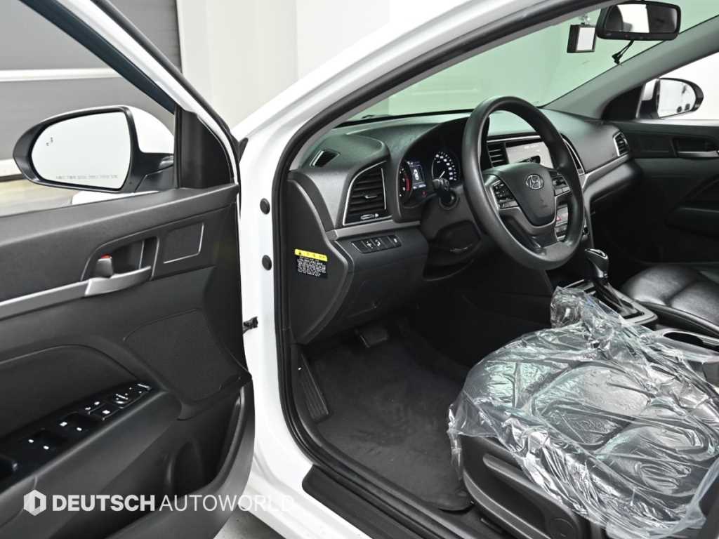 HYUNDAI Avante - Vista 11