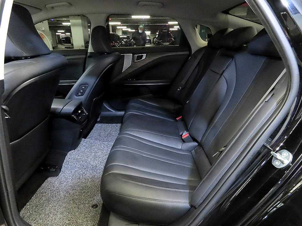 KIA K8 - Vista 7