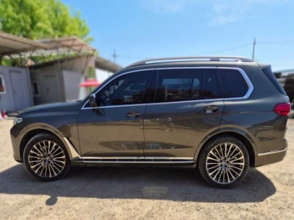 BMW X7 - Vista 3