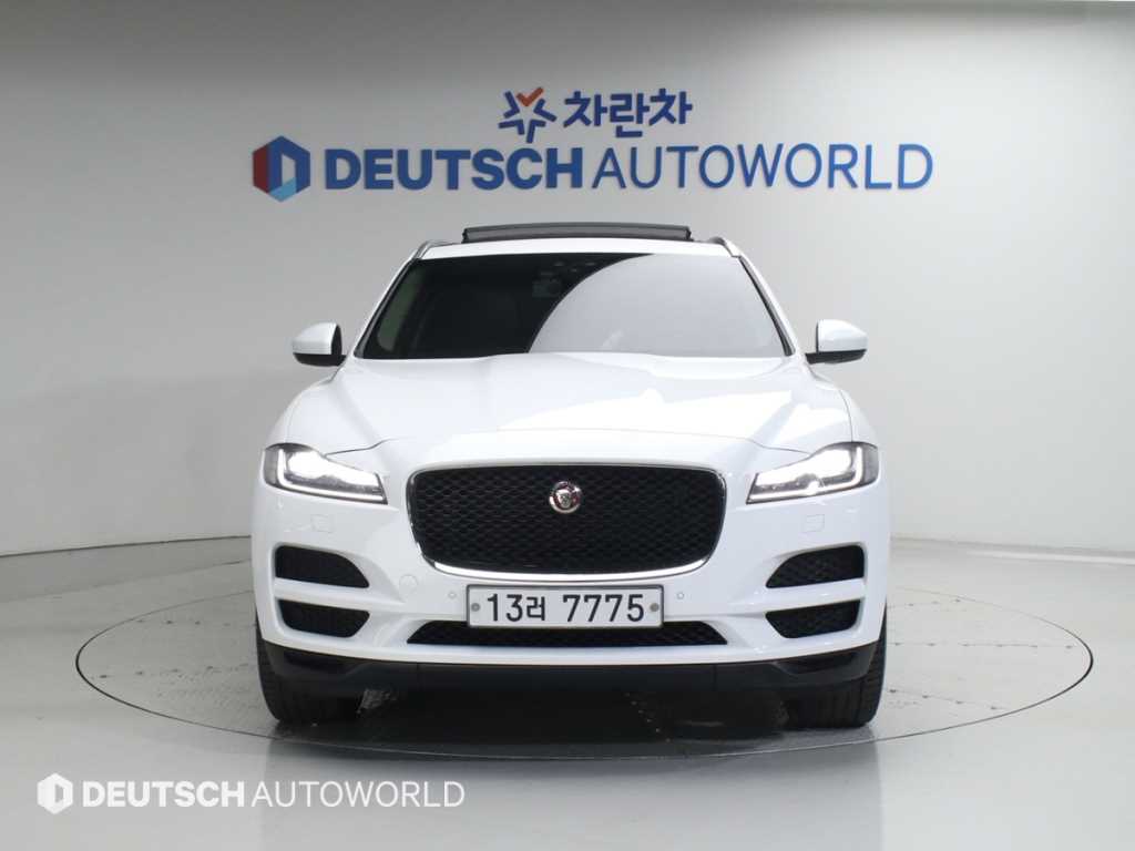 Jaguar F-PACE - Vista 3