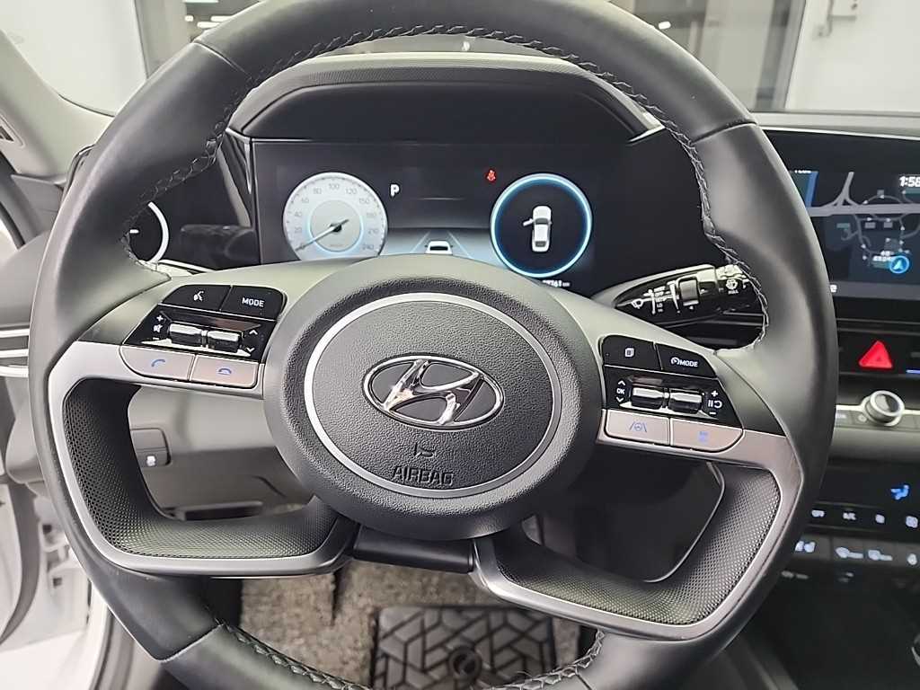 HYUNDAI Avante - Vista 9