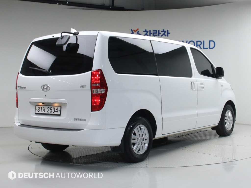 HYUNDAI Starex - Vista 2